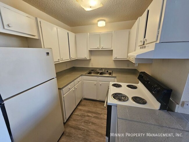 Building Photo - Plainview Apartments 1 Bedroom 1 Bath - Ca...