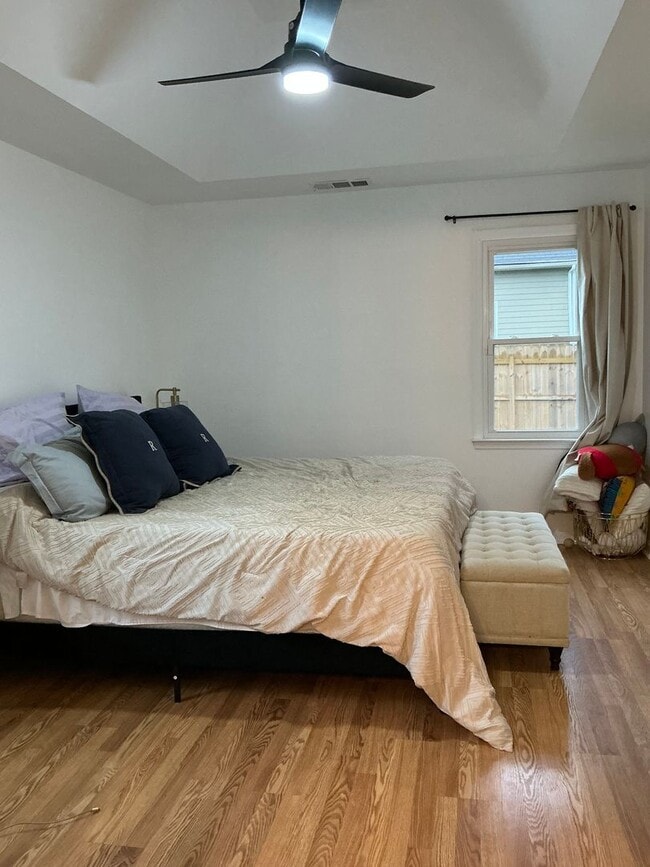 Building Photo - 2/2