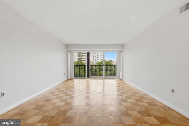 Building Photo - 1300 Army Navy Dr