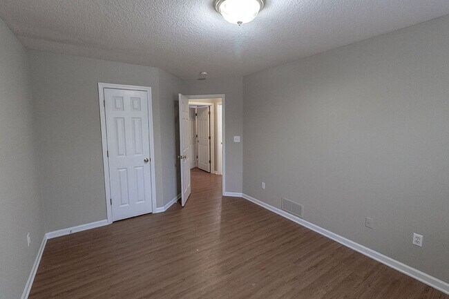 Building Photo - 4700 Fenimore Dr