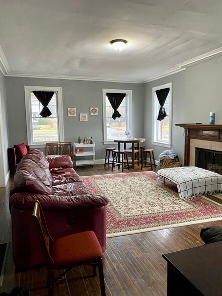 Living Room - 1500 5th Ave