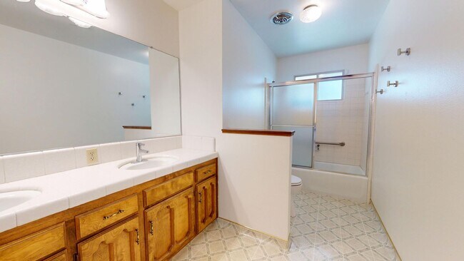 Building Photo - ****OPEN HOUSE**** Friday April, 31, 2026 @ 1-3pm