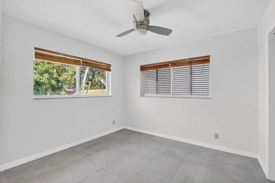 Building Photo - 467 NE 31st St