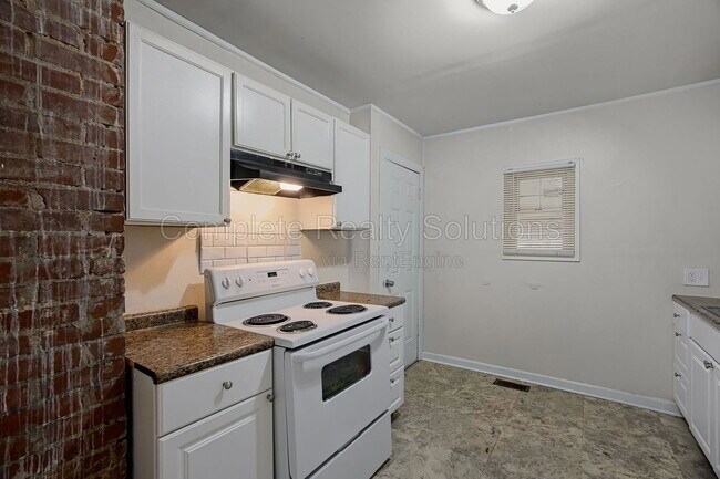 Building Photo - 449 S Dade Ave