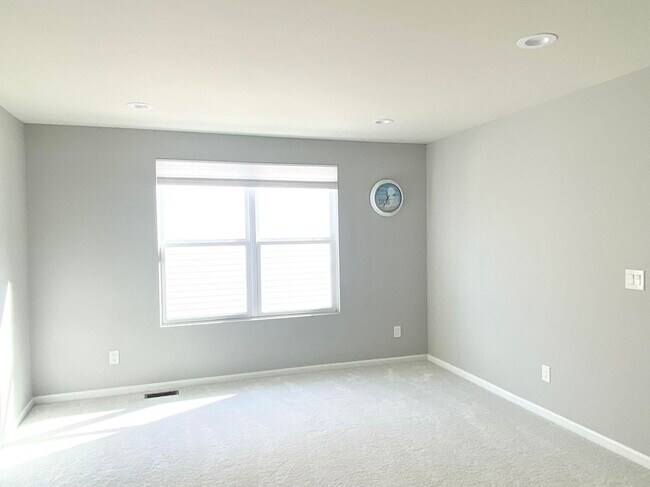 Building Photo - 2835 Dillon Dr