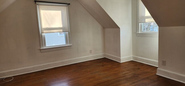 Building Photo - For Rent