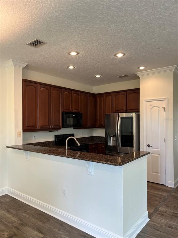 Building Photo - 200 Riverview Bend S