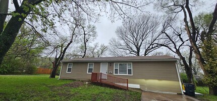 Building Photo - Renovated 4 bedroom with full unfinished basement