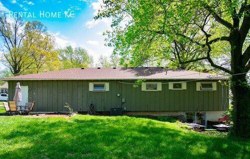 Building Photo - Remodeled Ranch w/Fin Bsmt Fenced Yard in ...
