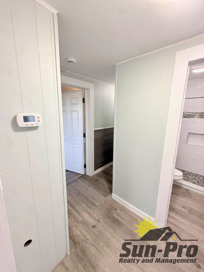 Building Photo - 136 W Pine Bluff St