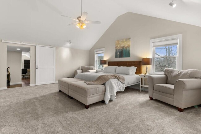 Building Photo - 29 Versailles Ave