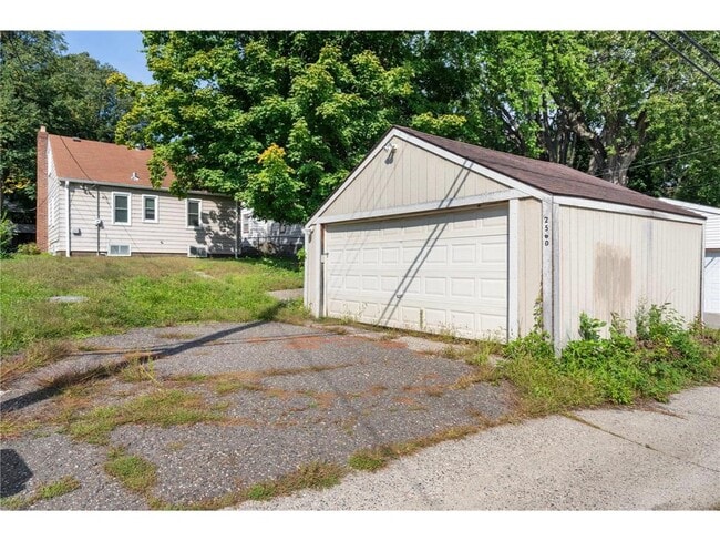 Building Photo - 2500 N Thomas Ave
