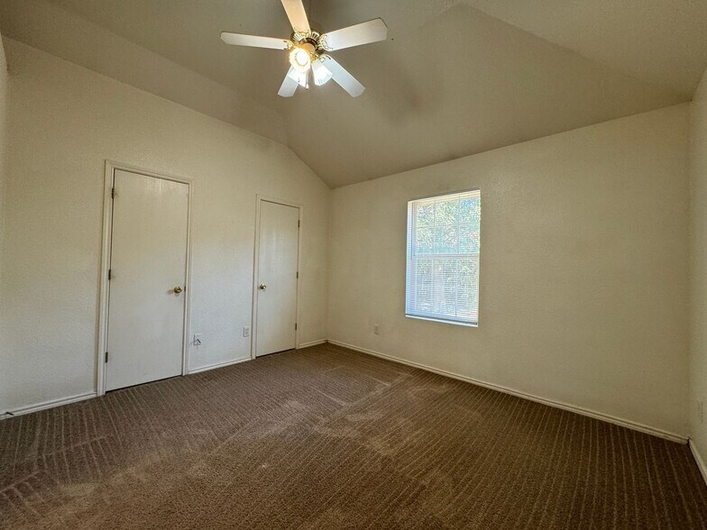 Building Photo - 4402 Jeff Scott Dr