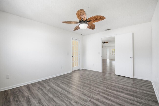 Building Photo - Amazing Pool Home!