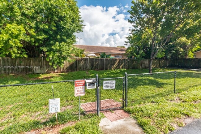 Building Photo - 3944 SW 48th Ave
