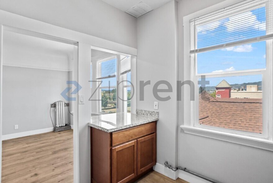 Building Photo - Unit 411