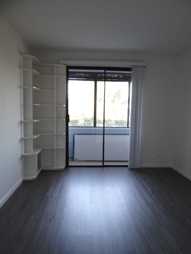 2nd Bedroom/ Office - 310 Tahiti Way