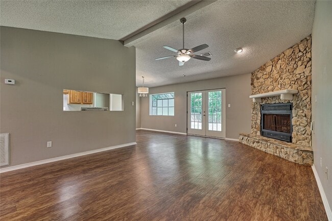 Building Photo - 3122 Village Park Dr