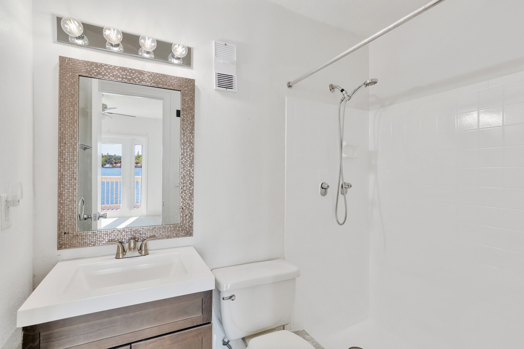 Building Photo - 3743 Pompano Dr SE