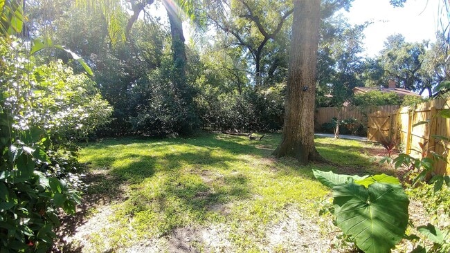 Building Photo - Large Executive Beauclerc Pool Home