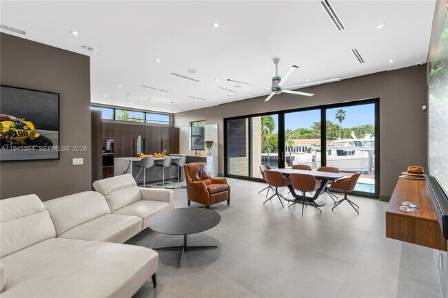 Building Photo - 12911 Oleander Rd