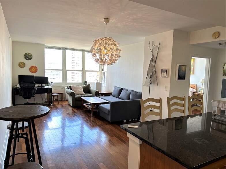 Building Photo - 88 Morgan St