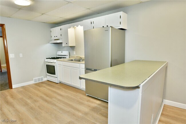 Building Photo - 401 Williams St SE