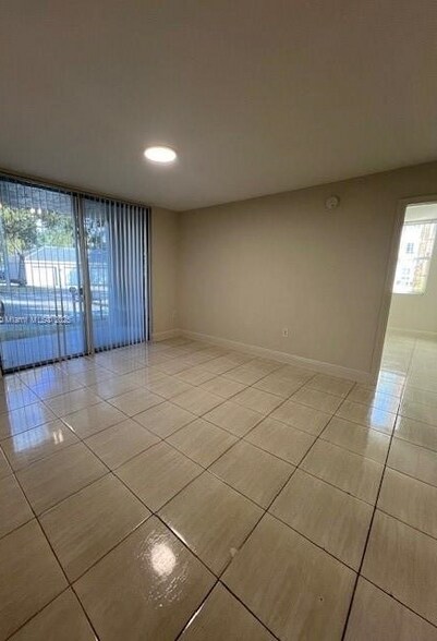 Building Photo - 577 SW 111th Ln