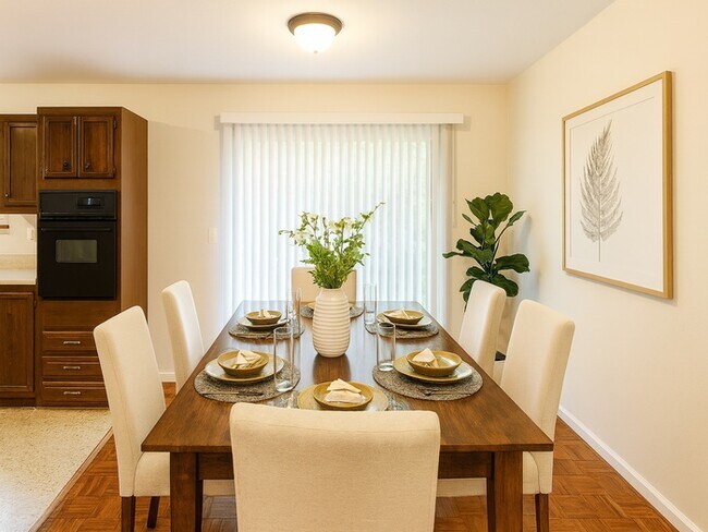 Building Photo - Beautiful 3BR 1BA Home w/ 2-Car Garage in Kansas City