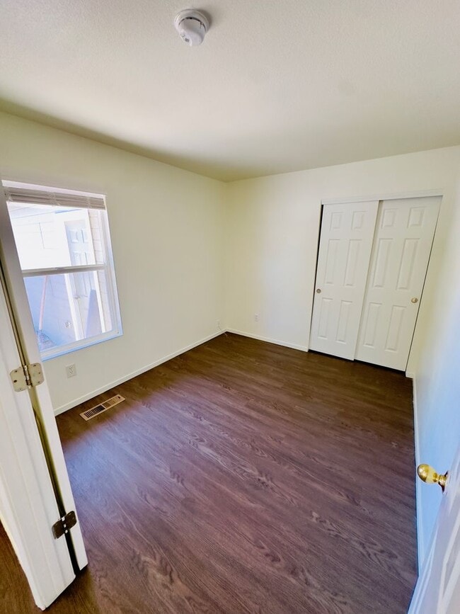 Building Photo - Cozy near Golf Course, lvp flooring, low m...