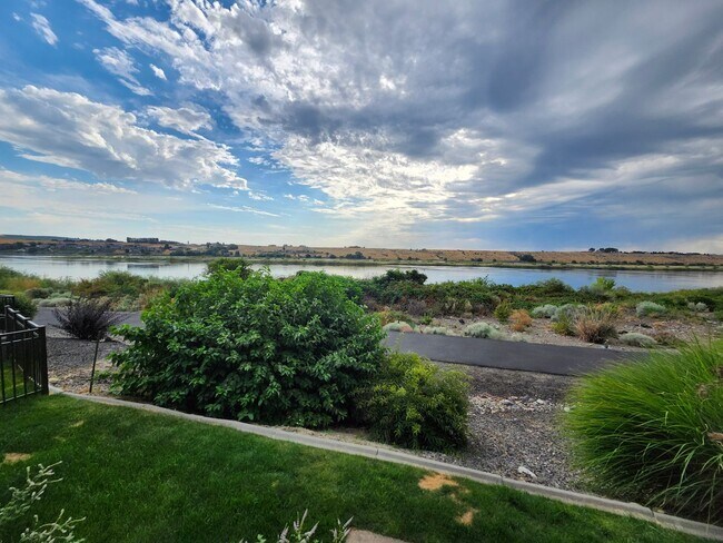 Building Photo - Beautiful Riverfront Retreat, 2 River-Faci...