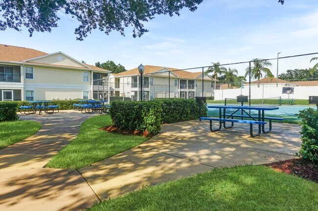 Building Photo - Condo in Kissimmee now available!