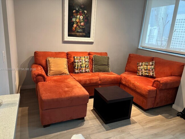 Building Photo - 999 SW 1st Ave