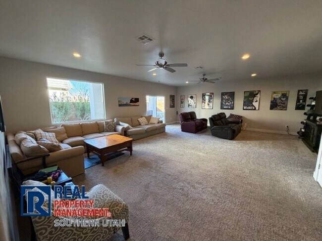 Building Photo - Beautiful Santa Clara Home