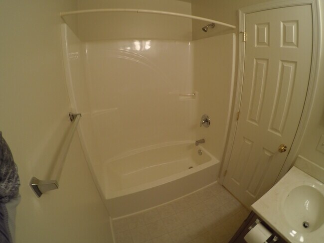 Building Photo - 2123 Quail Hollow Dr