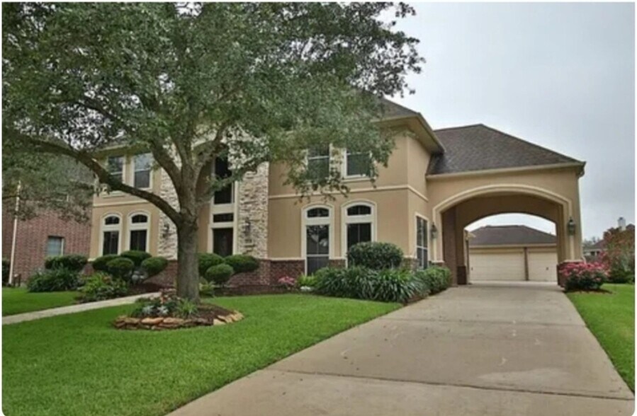 Building Photo - 5714 Sunset Oak