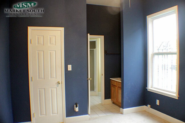 Building Photo - *APPLICATION PENDING!* DOWNTOWN EAST HENRY...