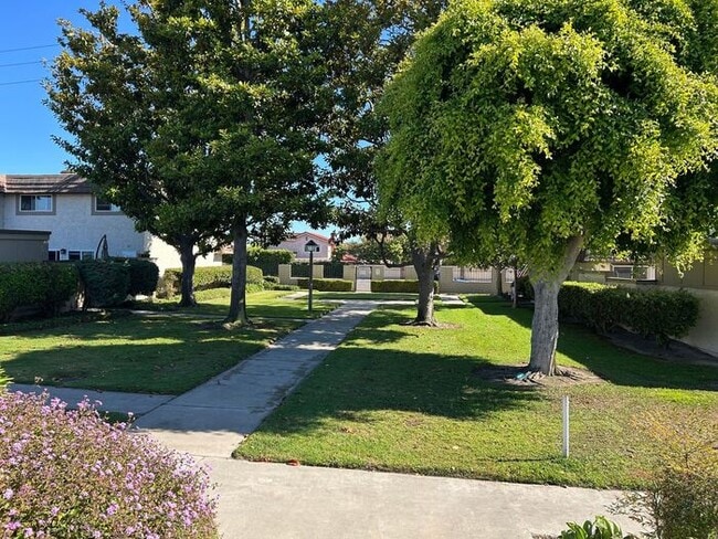 Building Photo - FANTASTIC 3BD TOWNHOUSE FOR LEASE!
