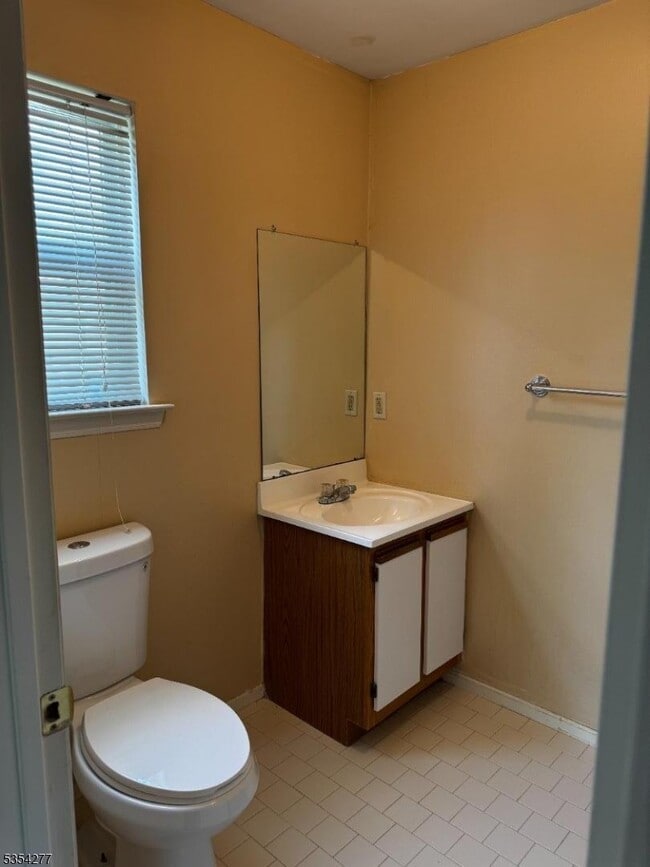 Building Photo - 388 Keswick Dr