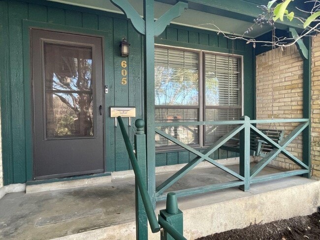 Building Photo - 605 Kentshire Cir