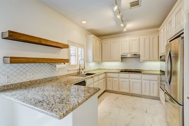 Building Photo - 2210 Mason St