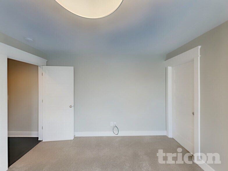 Building Photo - 6817 Charlotte Pike