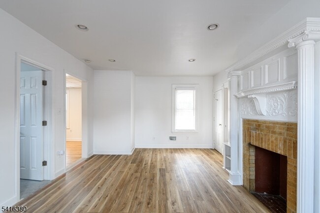 Building Photo - 114 E Main St