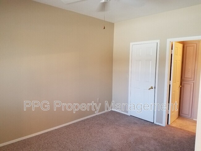 Building Photo - 11375 E Sahuaro Dr