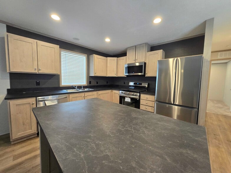 Building Photo - 52758 S Yorktown Ct