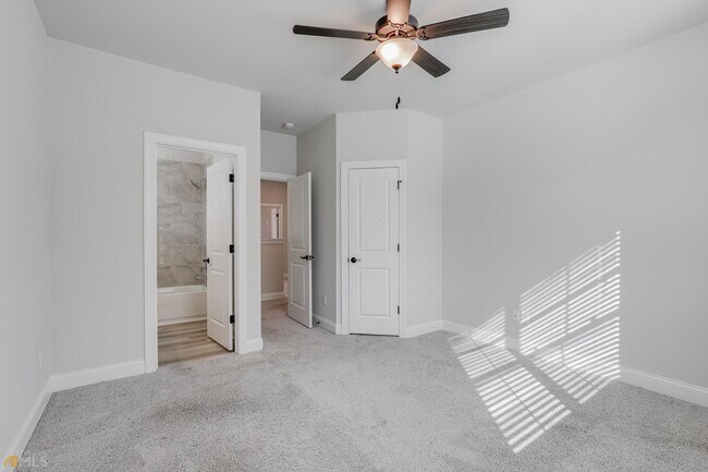 Building Photo - 322 Caledonia Ct