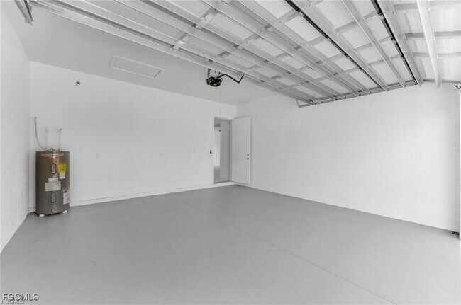 Building Photo - 846 Cadis St E