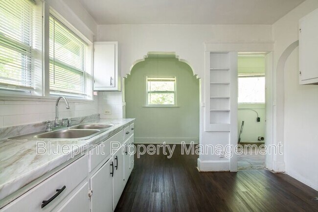 Building Photo - 4929 Avenue R