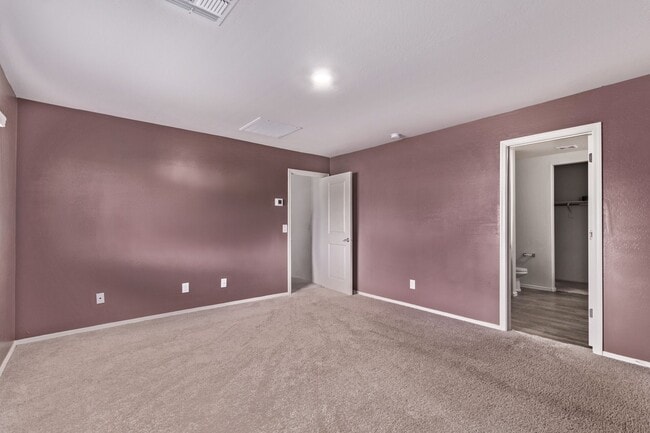 Building Photo - Stunning 2-Story with Modern Living in Flo...