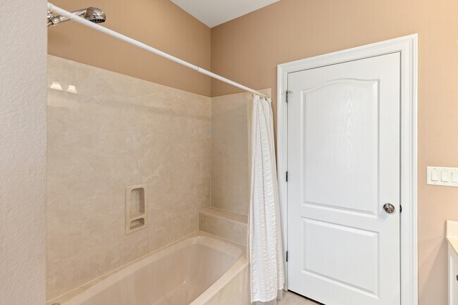 Building Photo - 2899 Chanterelle Cove